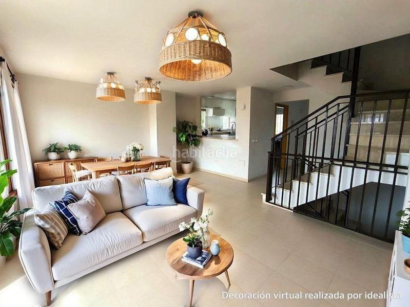 Foto bf8991ca-503e-496e-8e90-beb13fd98f8b. Casa adossada amb aparcament piscina a Almayate Bajo