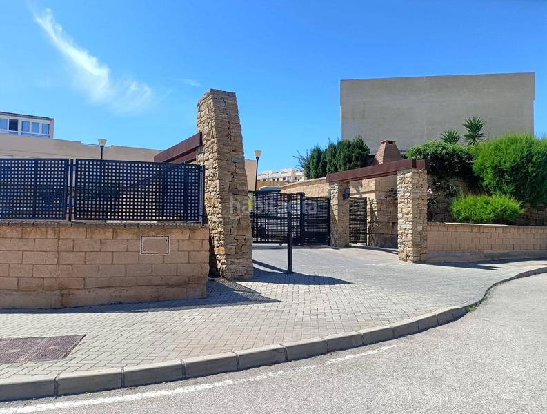 Foto d6860e7f-3a50-4d96-a7cb-961f00ca5daf. Casa adossada amb aparcament piscina a Almayate Bajo