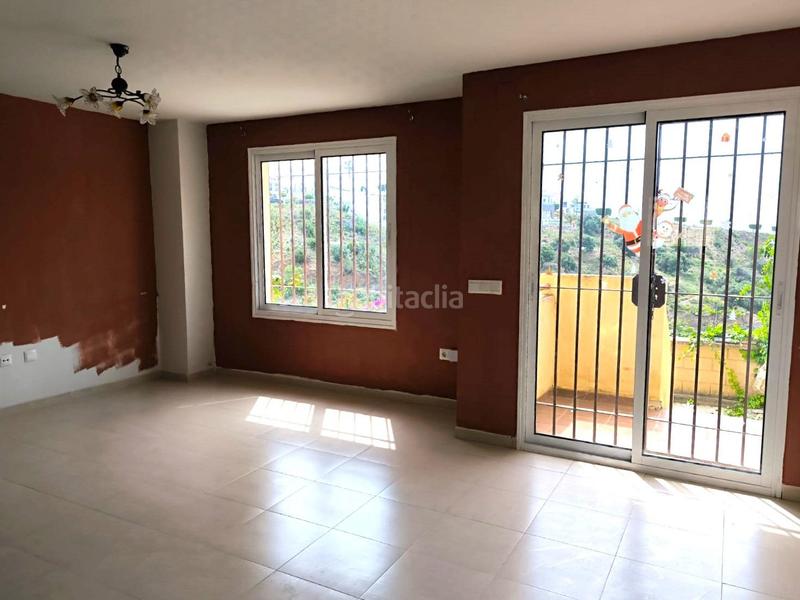 Foto f94f3988-dac6-415c-baa2-988104199b93. Casa adossada amb aparcament piscina a Almayate Bajo