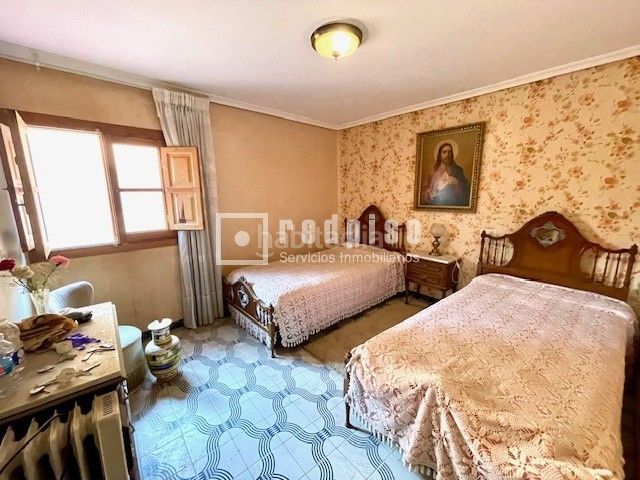 Foto 761d02e0-1947-4fa7-a0d8-a45915534421. Casa edificio con 2 pisos en Borriol