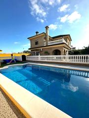 Xalet en Cuatro Pinos - El Carmen. Chalet urbano con piscina en hijuela to prieto