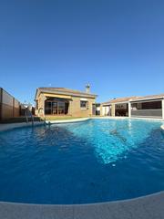 Chalet en Cuatro Pinos - El Carmen. Chalet con piscina en hijuela del tio prieto