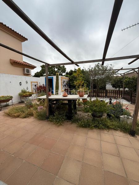 Foto 053122a6-ac41-4249-b988-f710e64e3308. Chalet mit parking pool in Cuatro Pinos - El Carmen Puerto de Santa María (El)