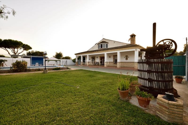 Foto ec8c6db2-f577-455f-8e8a-266dd1403469. Chalet mit parking pool in Cuatro Pinos - El Carmen Puerto de Santa María (El)