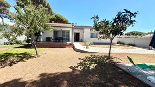 Xalet a Valdelagrana. Chalet de 900 m2 de parcela en urbanización las viñas