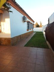 Chalet en Carretera de Sanlúcar - Sudamérica. Chalet proindiviso zona campiña serrano