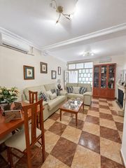 Casa a Crevillet. Casa independiente con azotea privada