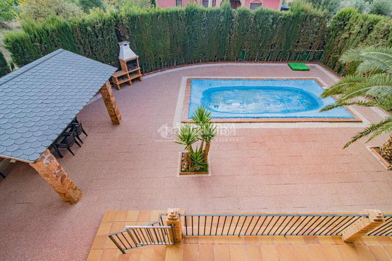 Foto abeee5d2-7b7f-414d-9fdb-841a52a273dc. Casa  en venta en otura en Villa de Otura