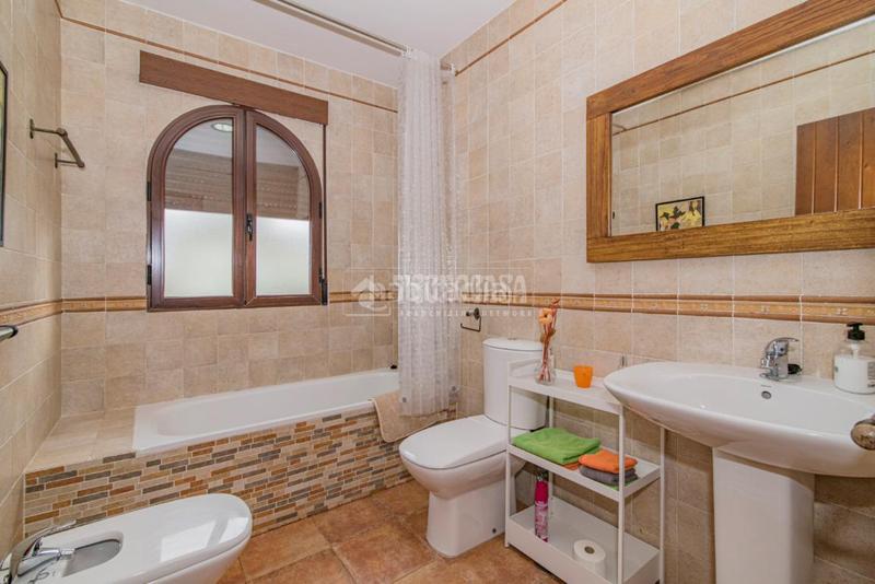 Foto c7607c20-f8c5-43c8-a8be-8a1e9c2669de. Casa  en venta en otura en Villa de Otura
