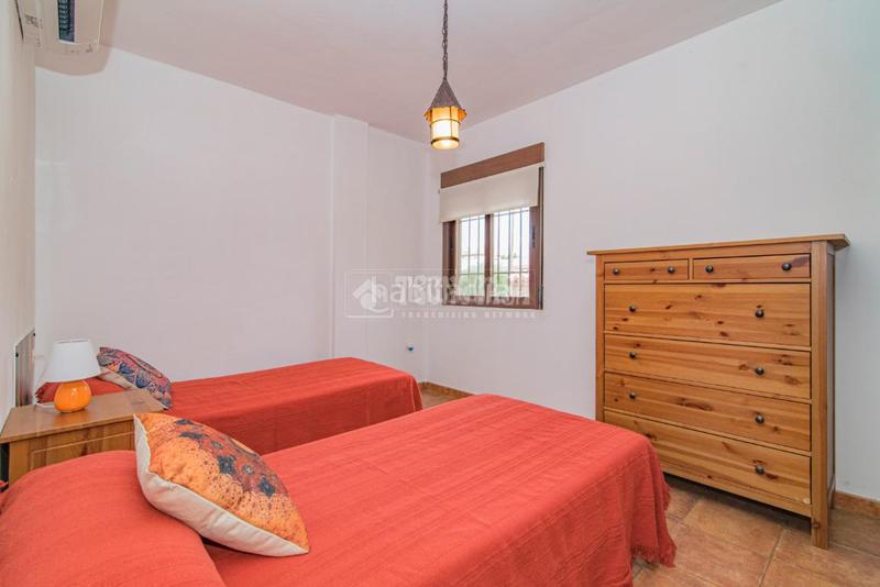 Foto d878d6e2-0caa-4dc7-8847-b6d26a613707. Casa  en venta en otura en Villa de Otura