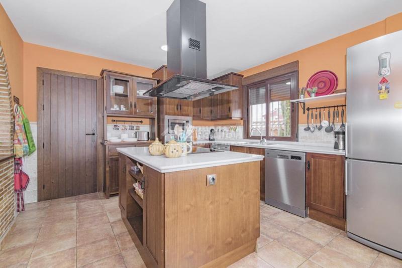 Foto d94d2479-fe84-48ea-acb0-1b9cf42be553. Casa  en venta en otura en Villa de Otura