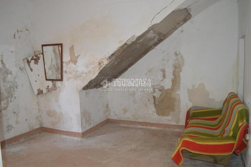 Foto 9b3aa8fe-1a05-4917-b3e1-5e38d2049303. Casa pareada casa en venta en Escúzar