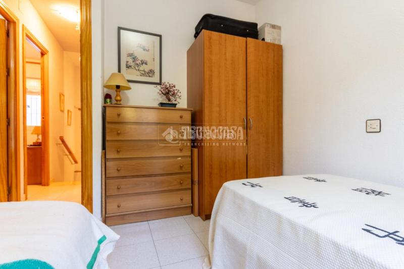 Foto 6fd5d6b2-99ec-48b9-9a06-12d1295dccd7. Casa pareada casa en venta en Polideportivo Alhendín