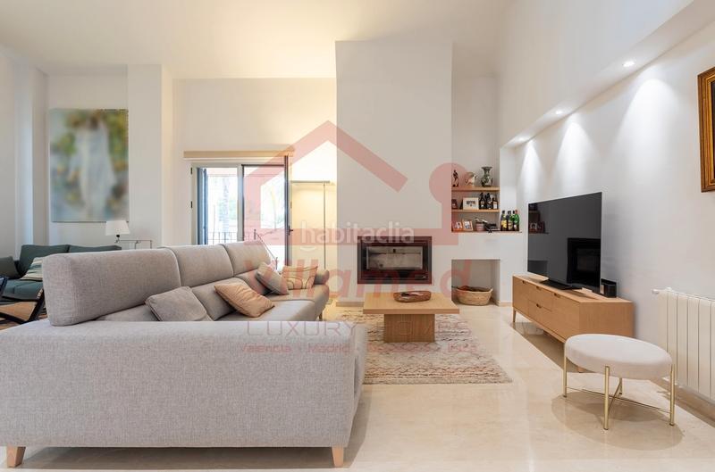 Foto a585eb59-9649-4247-bae4-8f4eac8b8fb3. Xalet amb xemeneia calefacció aparcament piscina a Eliana (l´)