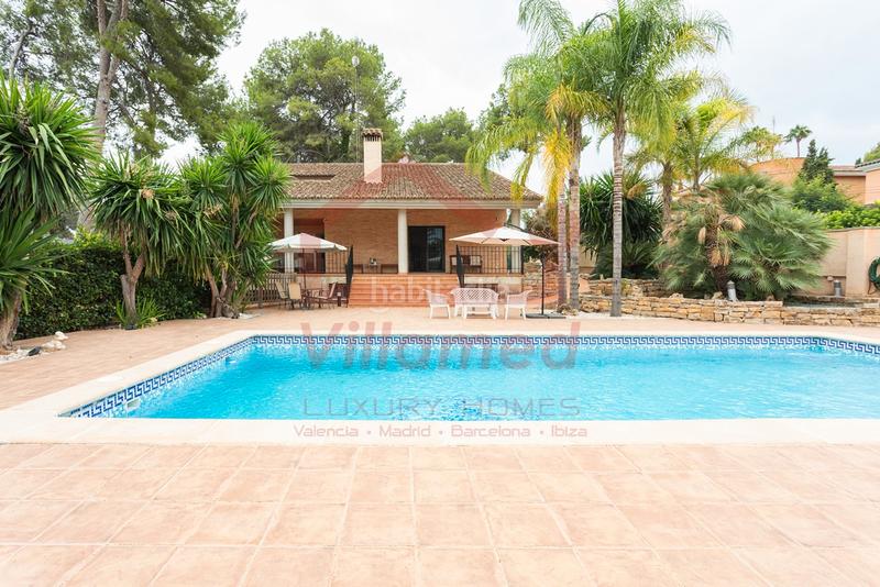 Foto a8baa4e2-863c-4de1-9f16-8da4a8fd7d3a. Xalet amb xemeneia calefacció aparcament piscina a Eliana (l´)