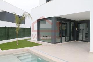 Xalet en Carrer feldespat 9. Obra nova