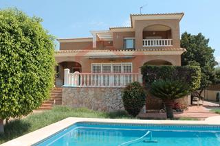 Chalet en Carrer les taules 24. Chalet independiente en la eliana