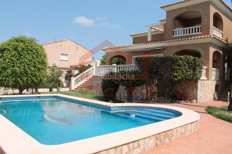 Foto cf6ee5d6-6831-4bb1-bfee-d01a3de4c697. Xalet a carrer les taules 24 a El Carme-Sant Agustí-Bonavista Eliana (l´)