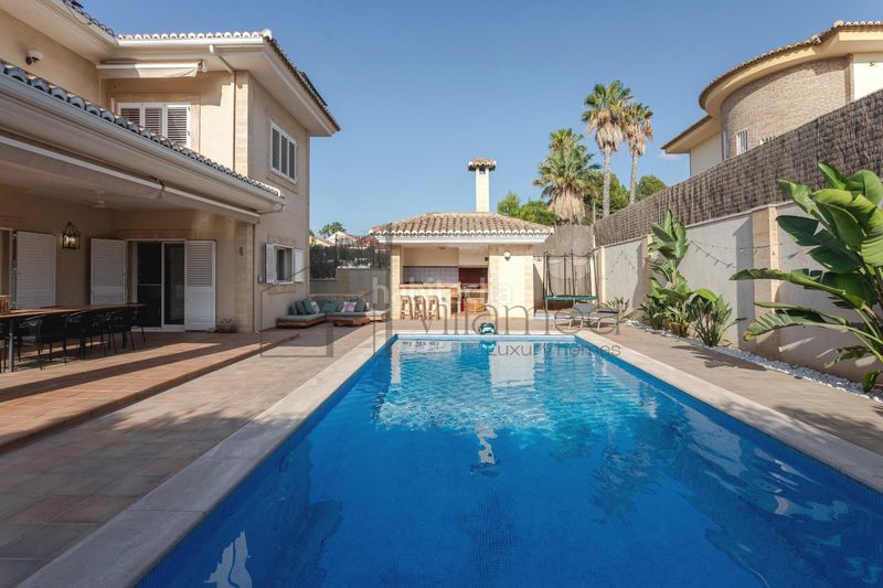 Foto a87ba042-cabe-4de0-91c1-ad065a9dd91a. Xalet amb piscina a Riba - roja de Túria