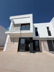 Affitto Casa bifamiliare in Torre en Conill-Cumbres de San Antonio. Pareado a estrenar en torre en conill