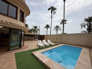 Rent Chalet in Platja de la Pobla de Farnals. Precioso chalet en primera línea de playa
