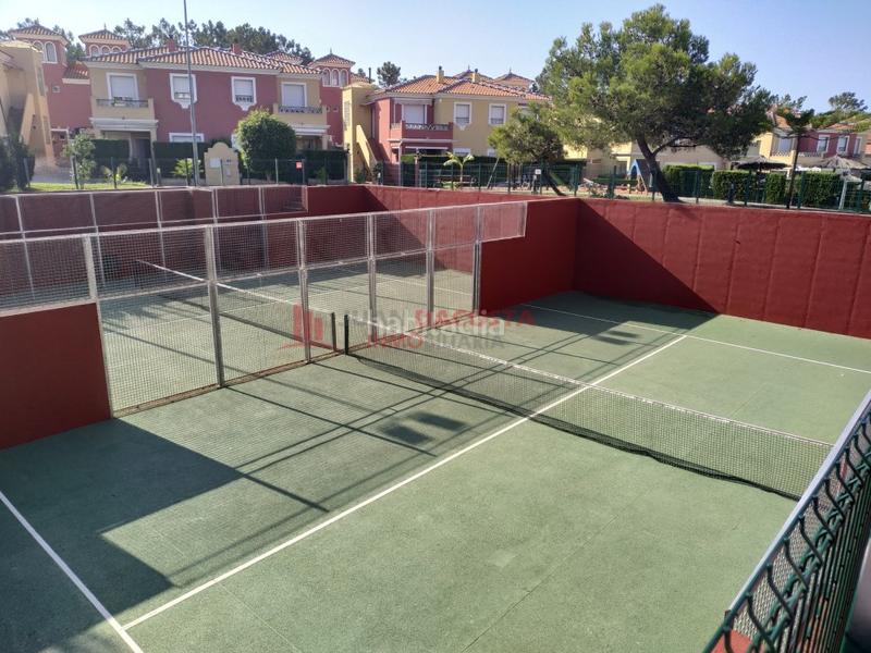 Foto 41bf4f2b-5746-4cf4-8cfe-dd5d2854a731. Lloguer casa adossada a Islantilla golf Islantilla