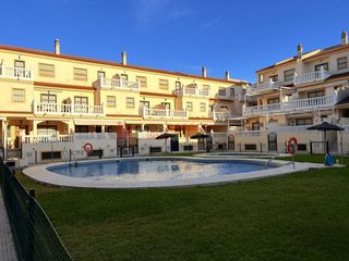 Casa adossada a Avenida Castilla De
