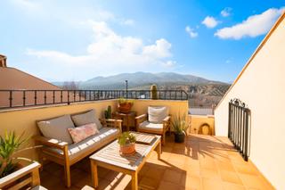 Casa adossada en Guardia de Jan (La). casa en carretera de granada con piscina y pista de tenis comun