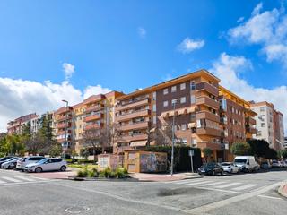 Pis  Calle pintor francisco baos. piso en residencial vpo en zona bulevar con terraza, parking y