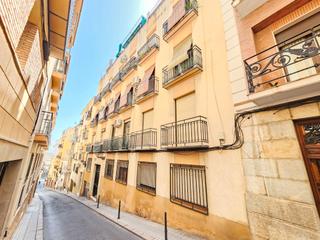Pis  Calle san fernando. Piso con patio en el centro de jaén