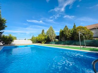 Chalet  Calle granada. ¡puentes tablas, excelente chalet urbano con piscina y amplias z