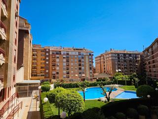 Location Appartement  Calle doctor eduardo garcía-triviño lópez. ¡estupendo residencial con piscina, garaje y terraza en primera