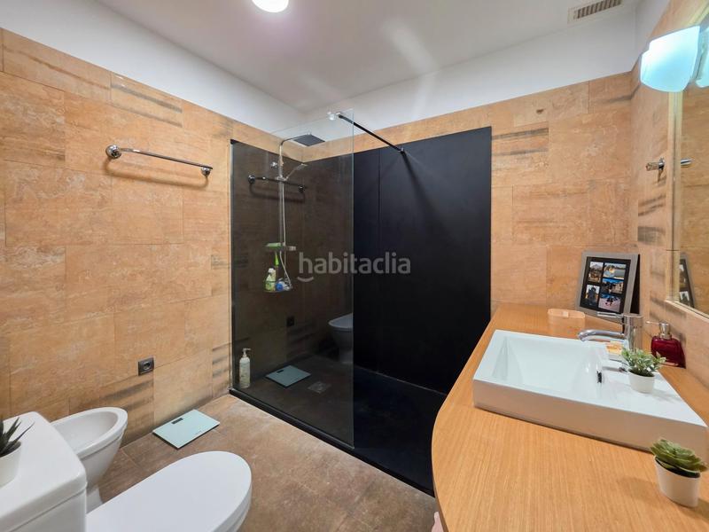 Foto 46e932ba-0509-4cbe-802f-7b119633df9c. Casa adossada amb xemeneia calefacció aparcament piscina a Jaén
