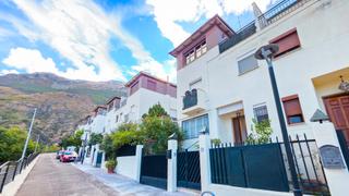 Maison jumelée  Zona jerez. Bonito adosado en jabalcuz con 4 dormitorios, garaje y piscina,