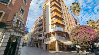 Dachwohnung  Calle san clemente. Cntrico tico en calle san clemente con estupenda terraza.