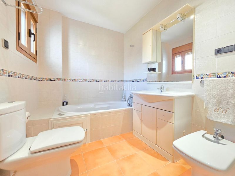 Foto 027515a2-afae-4335-a474-3905a82472fe. Casa adossada amb xemeneia calefacció aparcament piscina a Jaén