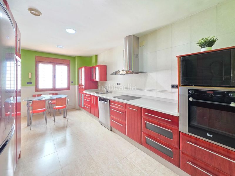 Foto 451fec56-6785-4014-aab0-b88c0c5be798. Casa adossada amb xemeneia calefacció aparcament piscina a Jaén