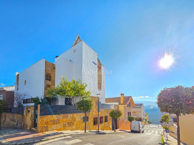 Foto 812996a5-6c70-4973-a51b-d38e5acd8802. Casa adossada amb xemeneia calefacció aparcament piscina a Jaén