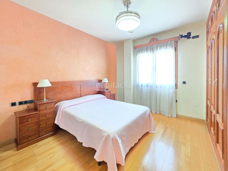 Foto 8b235335-fcbf-4906-9d98-32632e693c38. Casa adossada amb xemeneia calefacció aparcament piscina a Jaén