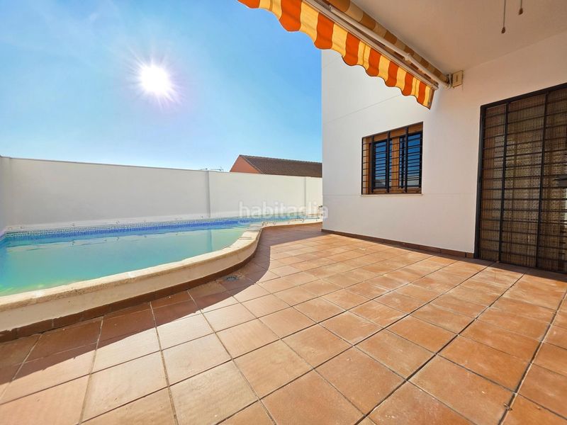 Foto bc9dd699-d8e7-429c-8258-0d231614a504. Casa adossada amb xemeneia calefacció aparcament piscina a Jaén