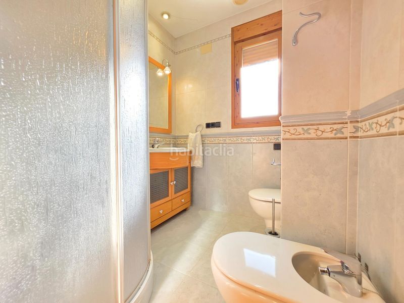 Foto fb29e670-7a9d-4f8d-b13e-c221972af1a4. Casa adossada amb xemeneia calefacció aparcament piscina a Jaén