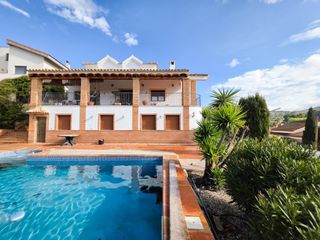 Chalet  Calle ceuta. Precioso chalet urbano en puente tablas. piscina, gran parcela y