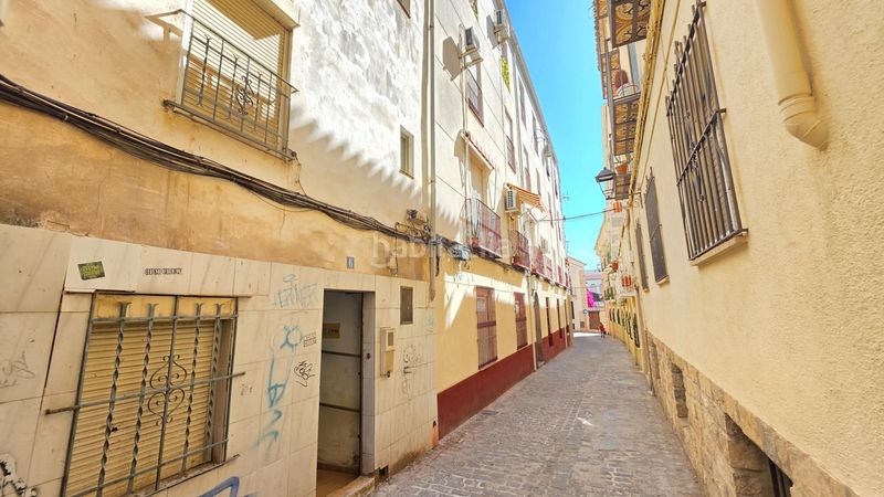 Foto 57955ae0-3598-498d-b86e-9a6db907b9d2. Casa adosada ¡casa con terraza y gran potencial en el corazón ! en Jaén