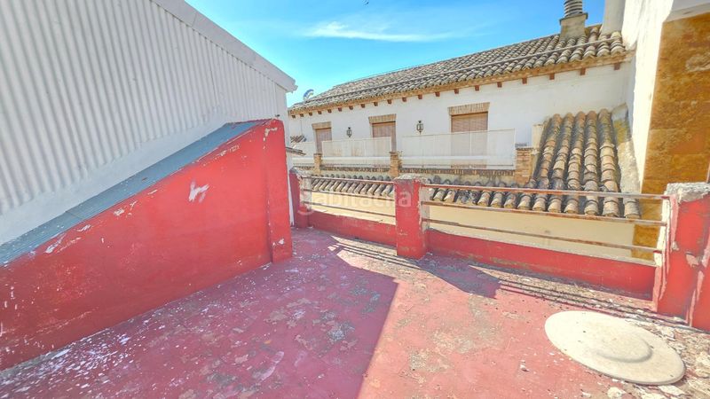 Foto 96dae096-1c83-4c06-90ec-b2bf0a3c3ddc. Casa adosada ¡casa con terraza y gran potencial en el corazón ! en Jaén