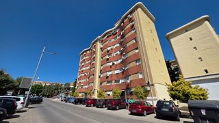 Pis  Calle santa maría del valle. ¡estupendo piso situado a un paso de la universidad y el bulevar