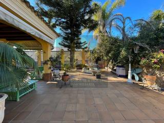 Casa a La Jara. Gran chalet independiente situado a 600 metros de la playa de la