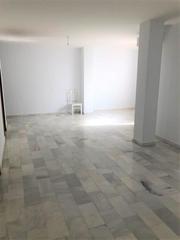 Pis  Ancha. Piso en pleno centro... calle ancha...