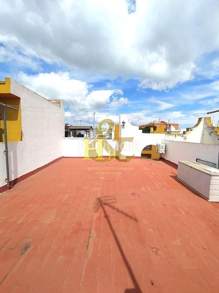 Foto 96c6261b-cc23-40f6-b4c3-5e0f97a4ed12. Casa adossada amb aparcament a Centro-Calzada-Cabo Noval Sanlúcar de Barrameda
