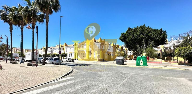 Foto c8d0a917-6d99-4a71-8d77-2e40f120ac8f. Casa adossada amb aparcament a Centro-Calzada-Cabo Noval Sanlúcar de Barrameda