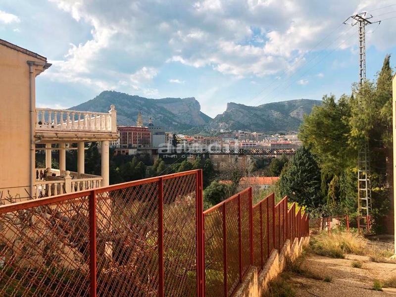 Foto df3a3d3e-62a7-4717-b810-3a95546d2c36. Industrial building in Centre-Zona Alta Alcoi